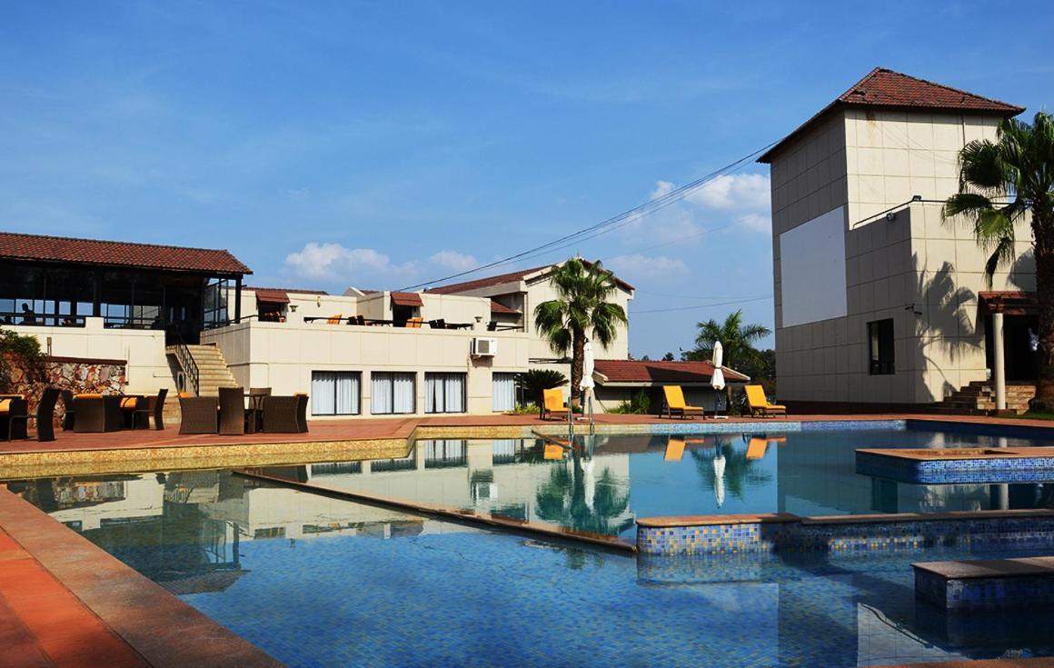 Cotton County Club And Resort Hubli Exterior foto