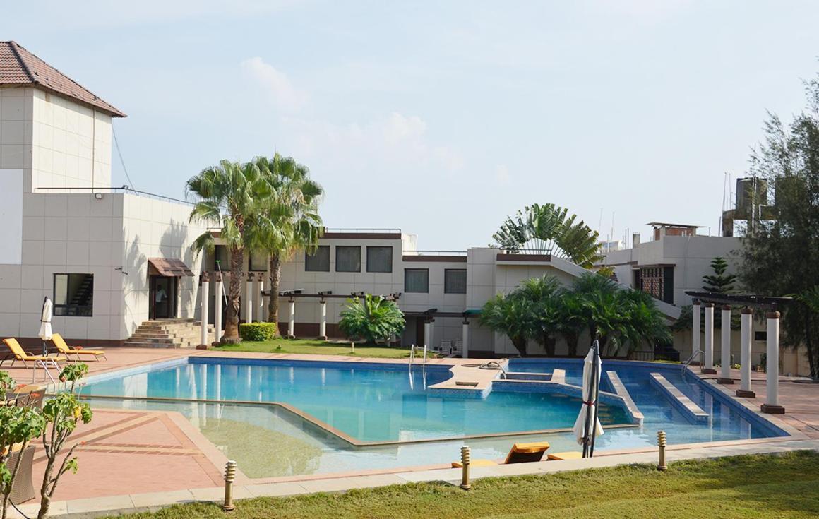 Cotton County Club And Resort Hubli Exterior foto