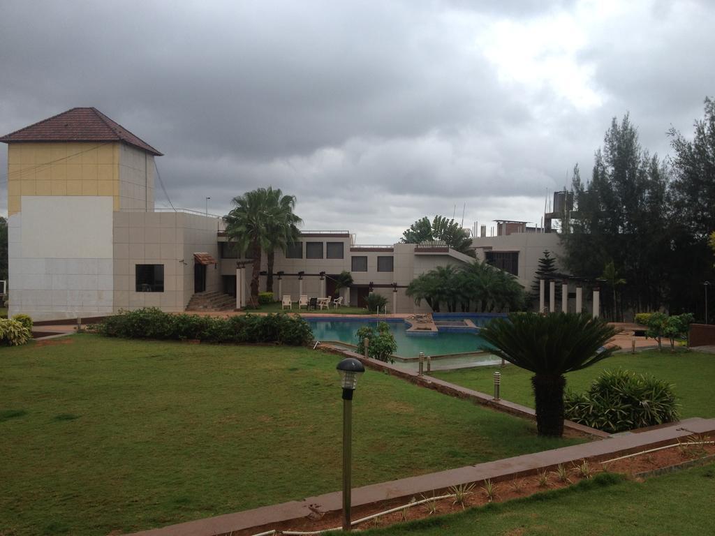 Cotton County Club And Resort Hubli Zimmer foto