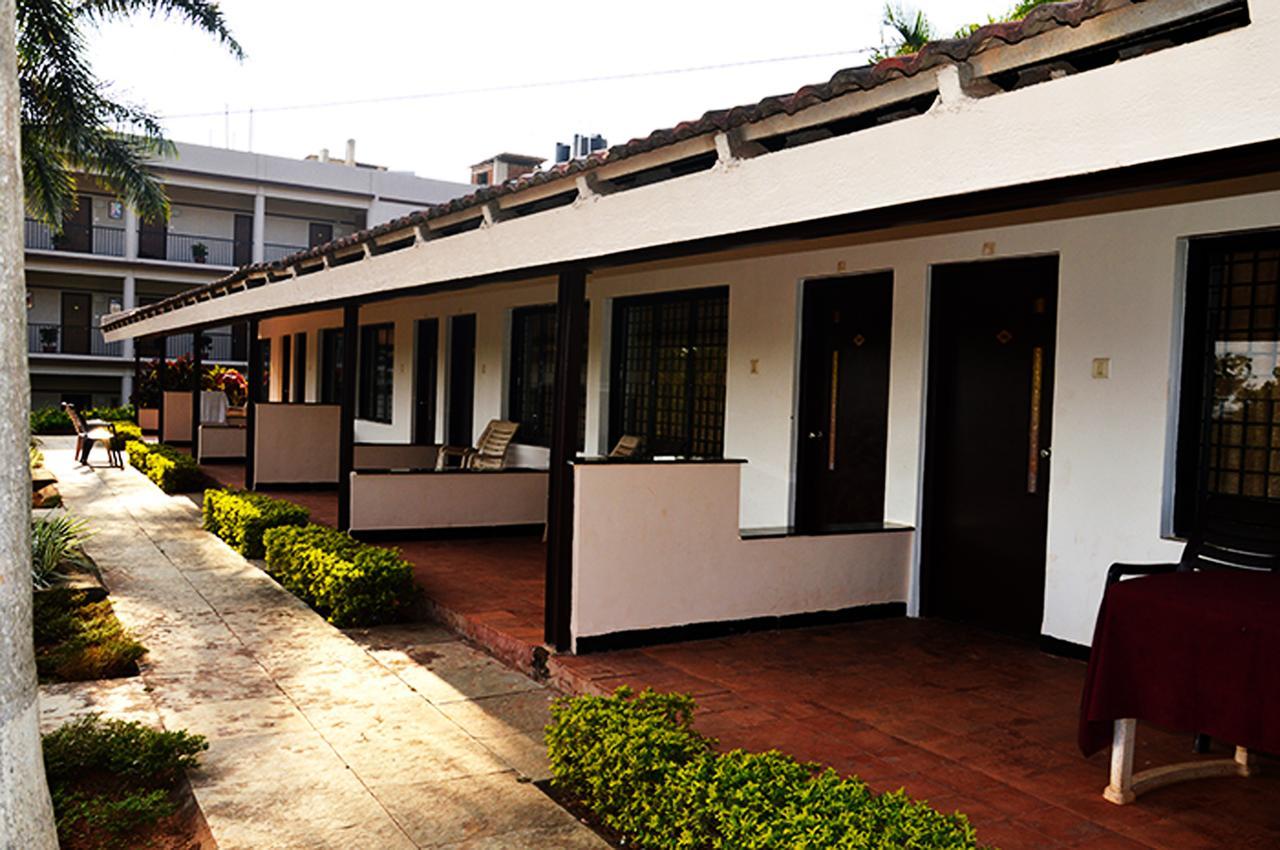 Cotton County Club And Resort Hubli Exterior foto