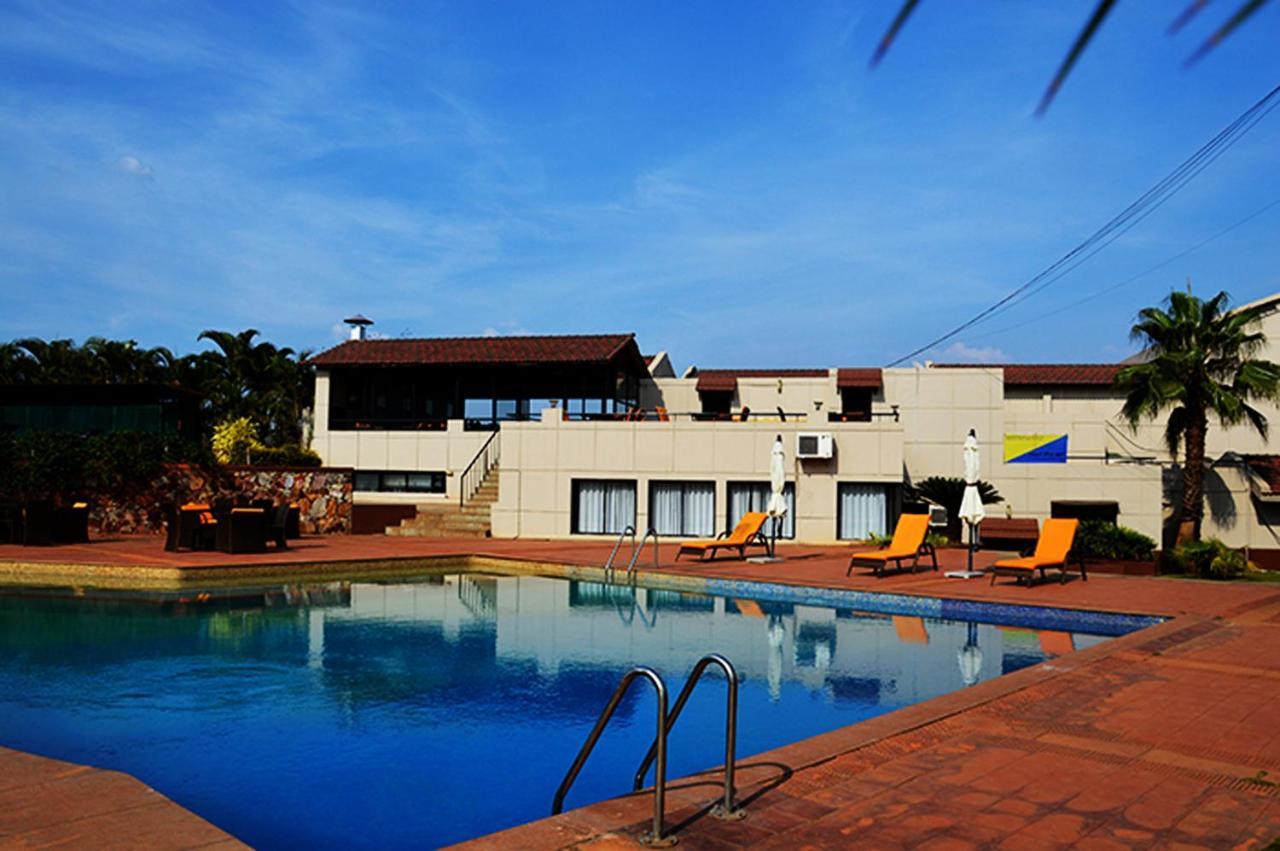 Cotton County Club And Resort Hubli Exterior foto