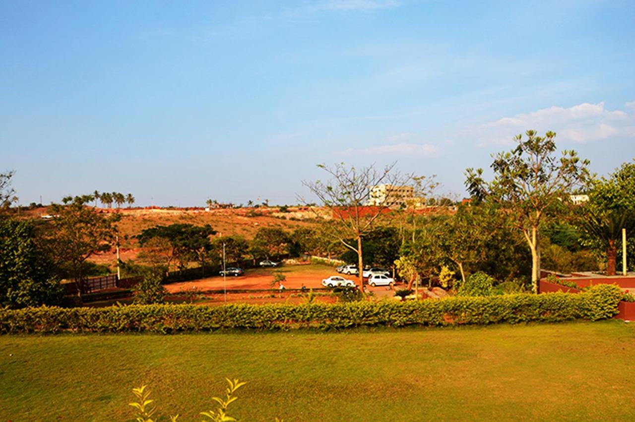 Cotton County Club And Resort Hubli Exterior foto