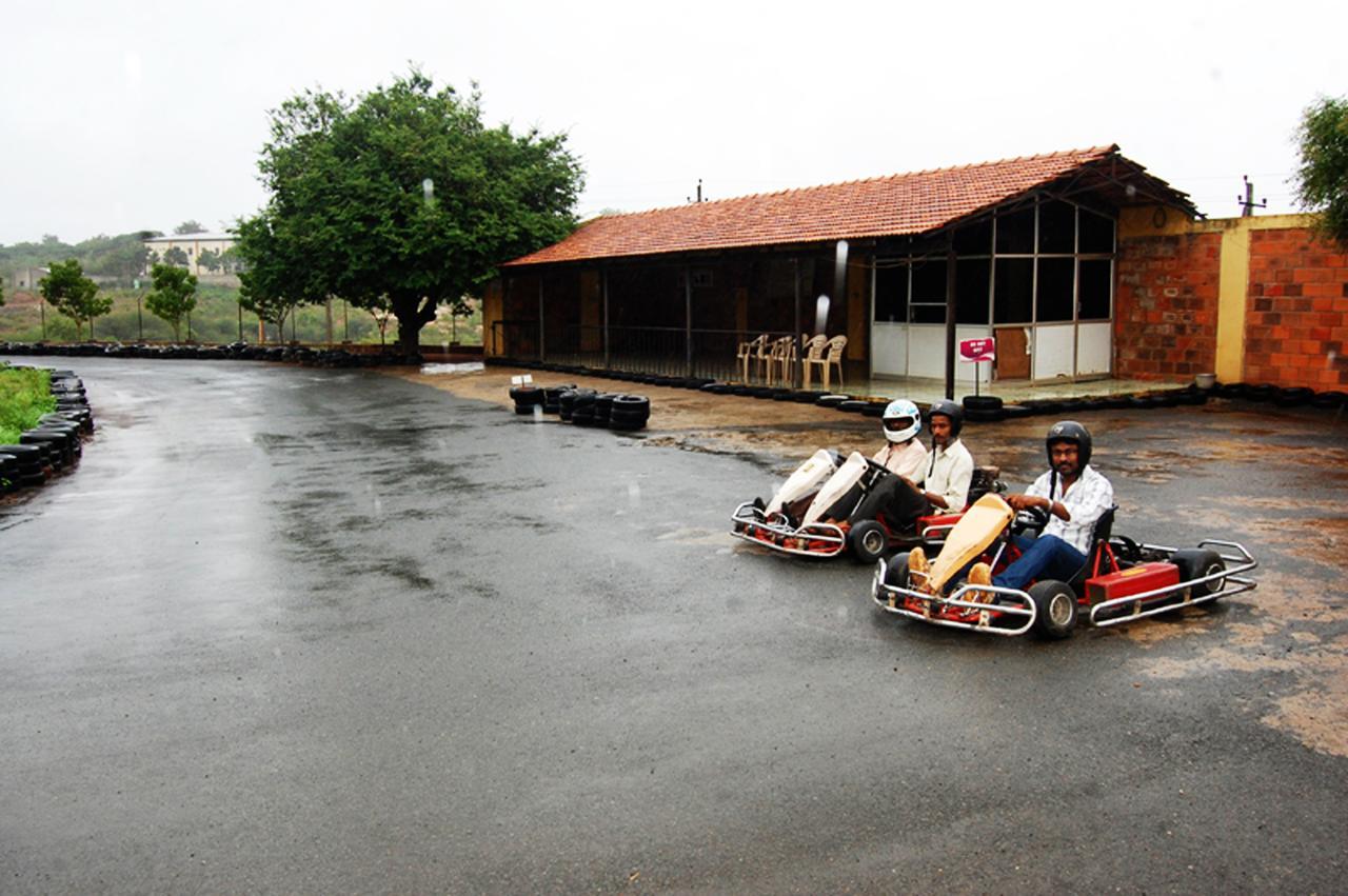 Cotton County Club And Resort Hubli Exterior foto