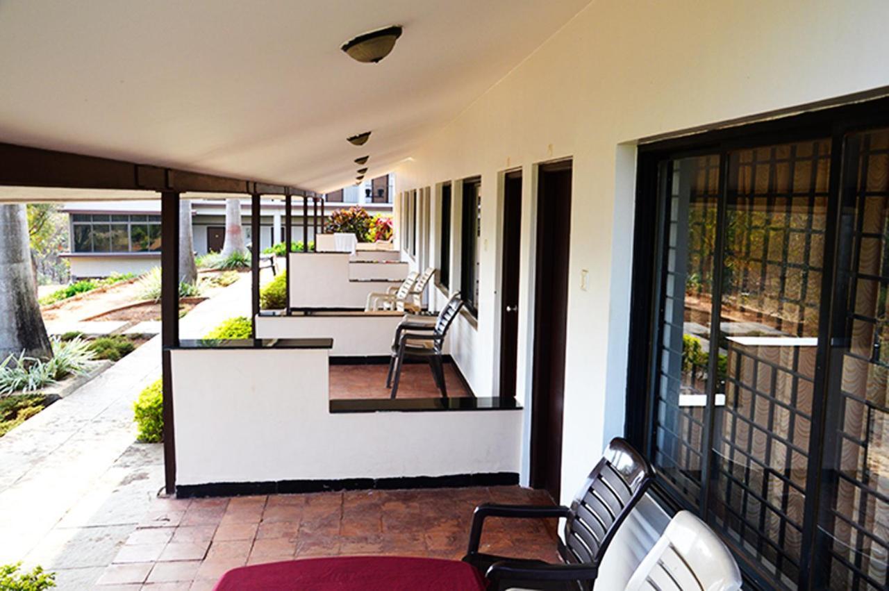 Cotton County Club And Resort Hubli Exterior foto