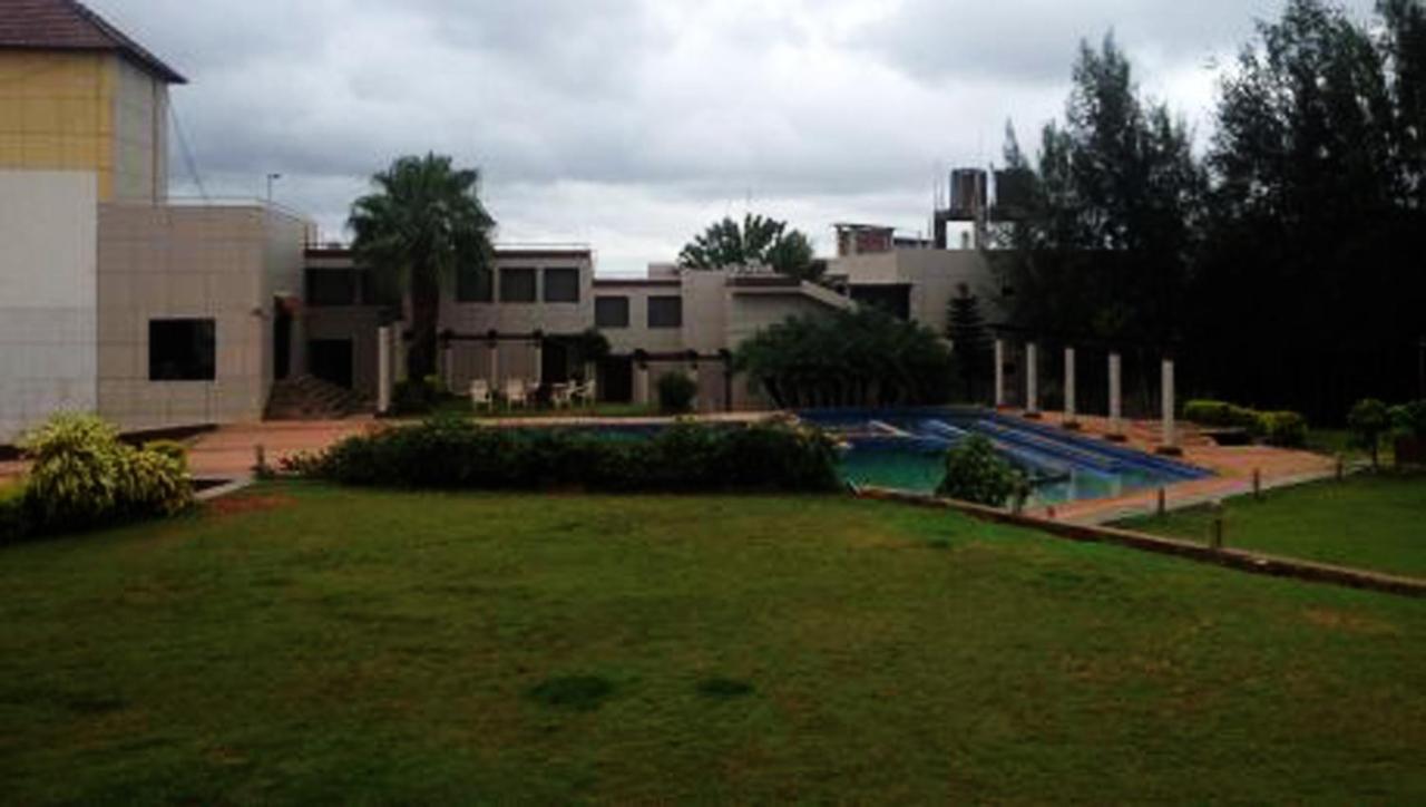 Cotton County Club And Resort Hubli Exterior foto