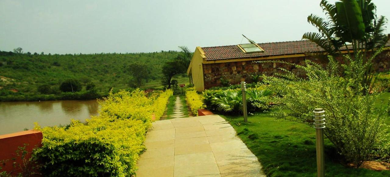 Cotton County Club And Resort Hubli Exterior foto