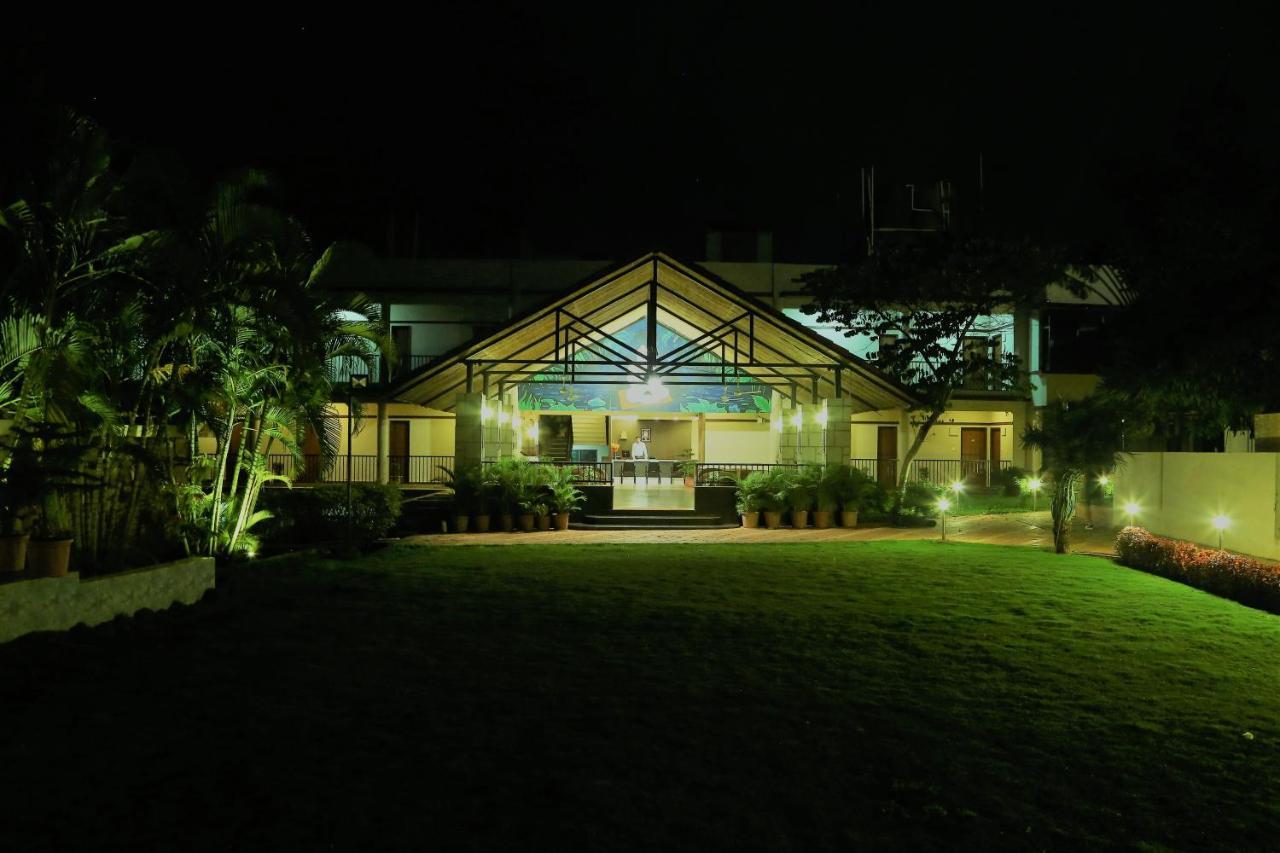 Cotton County Club And Resort Hubli Exterior foto