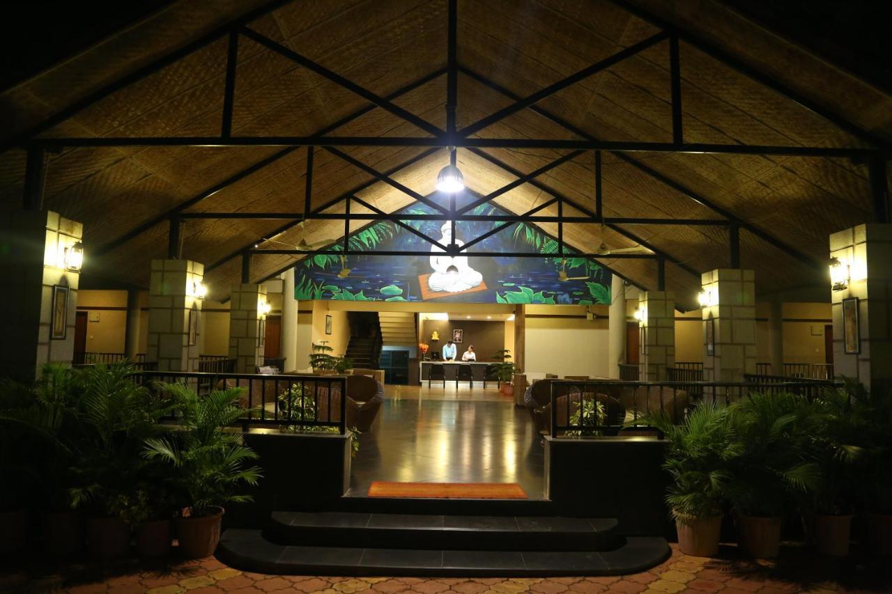 Cotton County Club And Resort Hubli Exterior foto